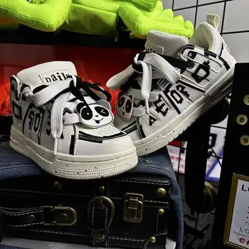 2023 Graffiti Kalın Taban Çift Harajuku Küçük beyaz ayakkabı spor salonu ayakkabısı kadın Siyah Beyaz spor ayakkabı vulkanize ayakkabı