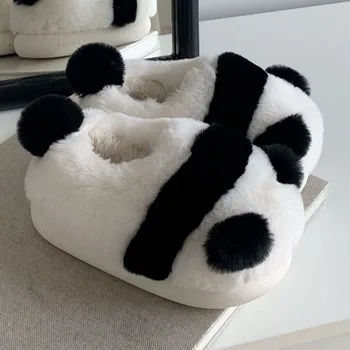 2023 Siyah Beyaz Sevimli Panda Terlik Kadın Kabarık Kürklü Terlik Platformu Kalın Taban Ayakkabı Kış Kawaii Bellek Köpük Ev Slaytlar