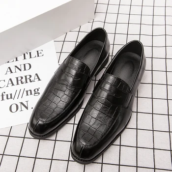Adam Loafer'lar Moda Deri Parti Siyah Düz Renk Elbise Yuvarlak Ayak Slip-On ayakkabılar Düğün Günlük rahat ayakkabılar