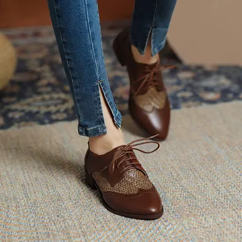 Ayakkabı Kadın 2023 Kadın Ayakkabısı İngiliz Tarzı Oxfords Yeni Elbise Tiki Deri Kauçuk Temel Kare topuk Çiçek Kumaş Med Fretw