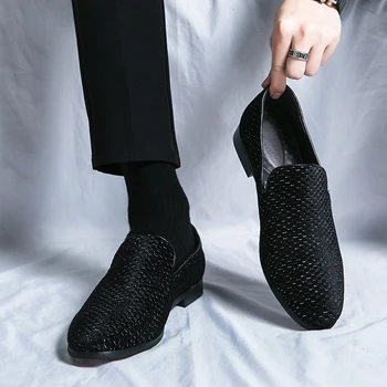 Yaz Moda Metal Erkek Loafers Flats Slip-on Lüks deri ayakkabı Erkekler Rahat sürüş ayakkabısı Adam Chaussures